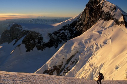 Amanhecer no San Valentin, a maior montanha da Patagônia, Chile. Foto de Waldemar Niclevicz.
