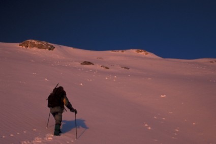 Amanhecer durante o ataque final ao Ampato. Foto de WN.