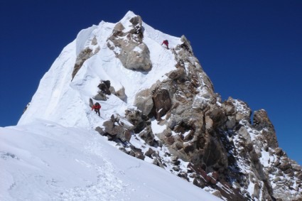 Ante cume do Makalu, o cume principal está logo atrás. Foto de Waldemar Niclevicz.