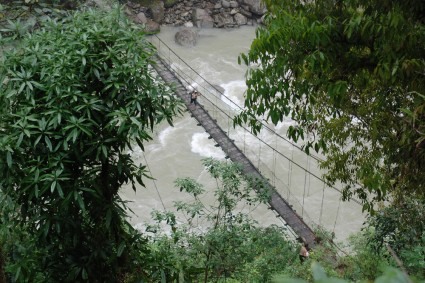 Caminhada de aproximação ao Makalu, em 2007. Foto de Waldemar Niclevicz.