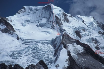 O Chachacomani visto do cume do Janko Laya, em vermelho a rota que fizemos, que talvez tenha sido uma rota nova. Foto de WN.