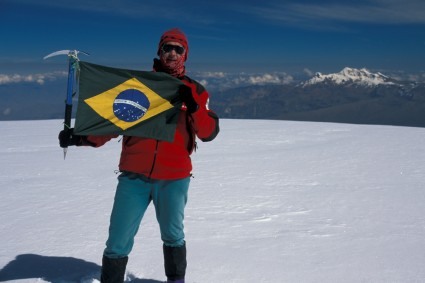 Waldemar Niclevicz no cume do Coropuna (6.425m). Foto de Carlos Zarate.
