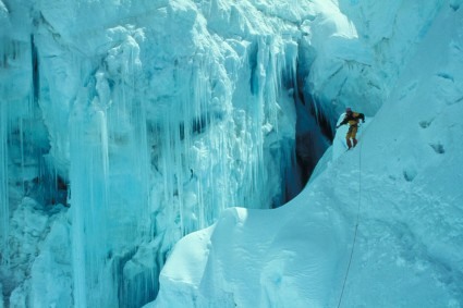 Em plena Cascata de Gelo do Khumbu, Everest, Nepal. Foto de Waldemar Niclevicz.