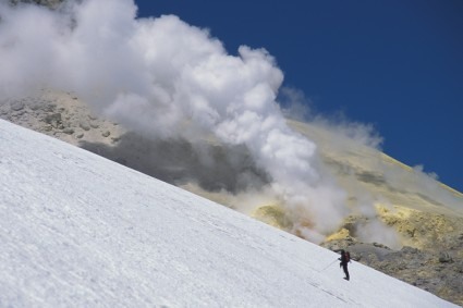 Grande atividade vulcânica na parte superior do Guallatiri. Foto de Waldemar Niclevicz.