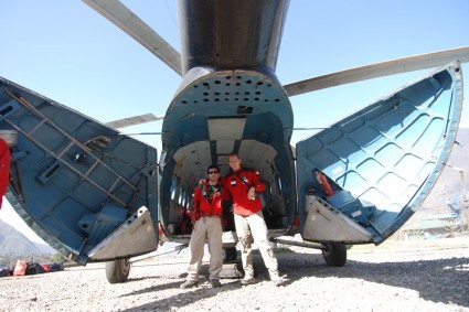 Helicóptero que nos levou ao campo base do Makalu em 2008.