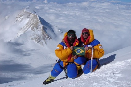 Irivan Burda e Waldemar Niclevicz, a 8.100m após chegar ao cume do Makalu (8.463m).
