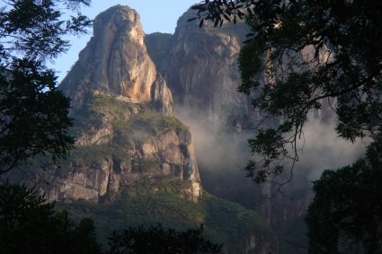 Minha montanha preferida, o Marumbi, Serra do Mar, PR. Foto de WN.