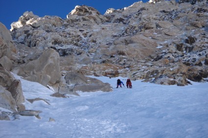 No Corredor Francês, rumo a crista final do Makalu. Foto de Waldemar Niclevicz.