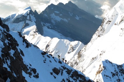 Rumo ao alto da Punta Dufour (4.634m), ponto culminante do Monte Rosa, entre a Itália e a Suíça. Foto de Waldemar Niclevicz.