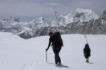 Rumo ao campo 1 do Makalu, em 2007. Foto de Waldemar Niclevicz.