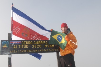 Waldemar Niclevicz no cume do Chirripó. Costa Rica.