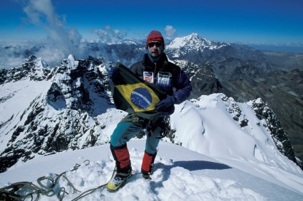 Waldemar Niclevicz no cume do Condoriri, Bolívia. Foto de Pera Vilarasau.
