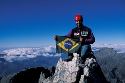 Waldemar Niclevicz no cume do Pico Bolivar, Venezuela. Foto de Marco Cayuso.