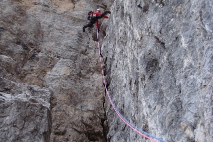 Waldemar no Diedro Fehrmann, Dolomitas de Brenta. Foto de Eiki Higaki.