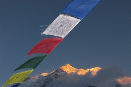 Bandeiras de orações sobre o Annapurna.