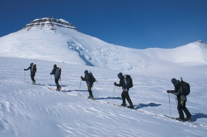 Ataque final rumo ao cume do GBF, nem todos chegaram ao cume devido ao frio de 34 negativos. Foto de WN.