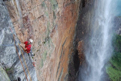 José Luiz Hartmann na variante brasileira, Salto Angel. Foto de Waldemar Niclevicz.