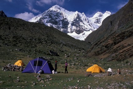 Acampamento-base do Yerupaja. Foto de Waldemar Niclevicz.