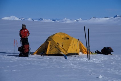 Acampamento em pleno Gelo Patagônico Norte. Foto de Waldemar Niclevicz.