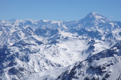 O Aconcagua visto do cume do La Paloma. Foto de Waldemar Niclevicz.