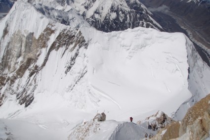 Chegando na parte superior do Khan Tengri. Foto de Waldemar Niclevicz.