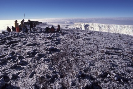 Cume do Kilimanjaro, o Teto da África, 5895m, Tanzânia. Foto de Waldemar Niclevicz.