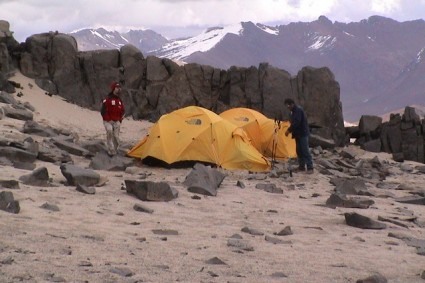 O acampamento alto do Mismi. Foto de Waldemar Niclevicz.