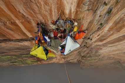 Acampamento suspenso no Salto Angel. Foto de Waldemar Niclevicz..