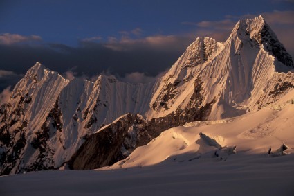 Entardecer na Cordilheira de Huayhuash. Foto de Waldemar Niclevicz.