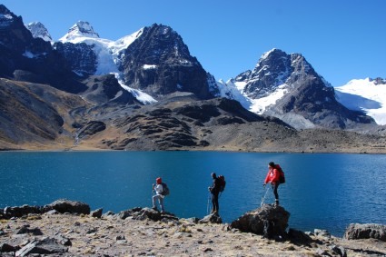 A Laguna Chiar Khota, acampamento-base para o Pequeno Alpamayo e Condoriri. Foto de Waldemar Niclevicz.