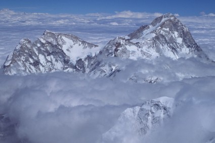 O Makalu visto do cume do Everest. Foto de Waldemar Niclevicz.