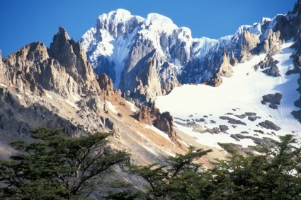 O San Lorenzo, mítica montanha do Padre De Agostini. Foto de Waldemar Niclevicz.