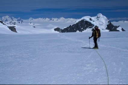 Olhando para colo La Torre Fiero, acesso que nos permitiu escalar o San Valentin. Foto de Waldemar Niclevicz.