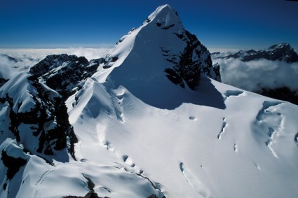 Alpinistas na crista final do Pequeno Alpamayo. Foto de Waldemar Niclevicz.