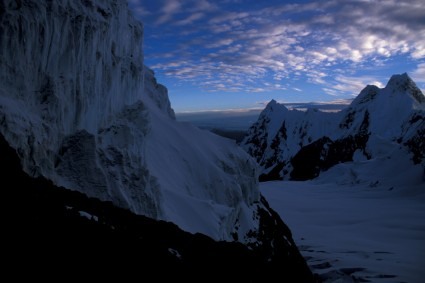 Amanhecer durante o ataque final ao Rasac. Foto de Waldemar Niclevicz.