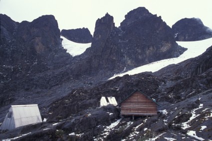 Refugio Elena (4.430m), Ruwenzori, Uganda. Foto de Waldemar Niclevicz.