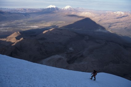 Amanhecer no ataque final ao Sajama. Foto de Waldemar Niclevicz.