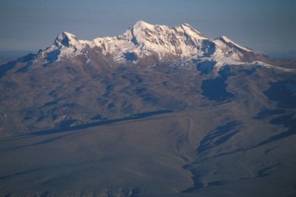 O Solimana visto do cume do Coropuna. Foto de Waldemar Niclevicz.