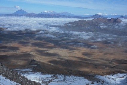 Amanhecer visto do cume do Ubinas. Foto de Waldemar Niclevicz.