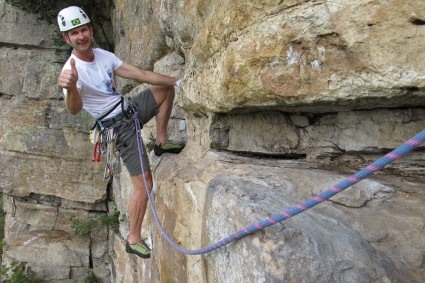 Waldemar Niclevicz na Bicho Triste (6a), São Luiz do Purunã, PR. Foto de Silvia Bonora.