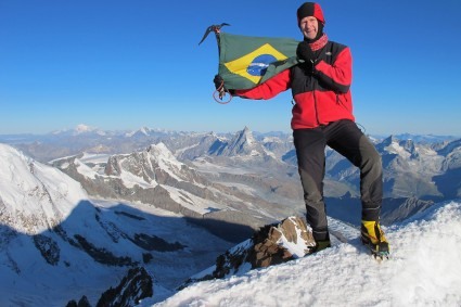 Waldemar Niclevicz no cume do Monte Rosa (4.634m), Punta Dufour. Foto de Michelle Enzo.