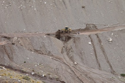 Reconstruindo a estrada rumo ao Mercedário.