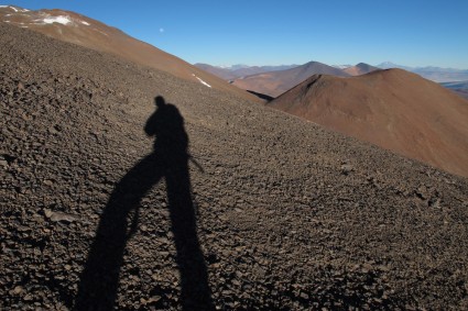Amanhecer no Vulcão Antofalla (6.440m). Foto de Waldemar Niclevicz.