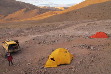 Acampamento-base (3.900m) do Las Tortolas. Foto de Waldemar Niclevicz.