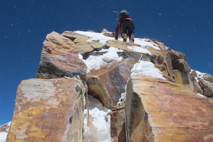 Chegada ao cume do Ojos del Salado (6.893m). Foto de Waldemar Niclevicz.