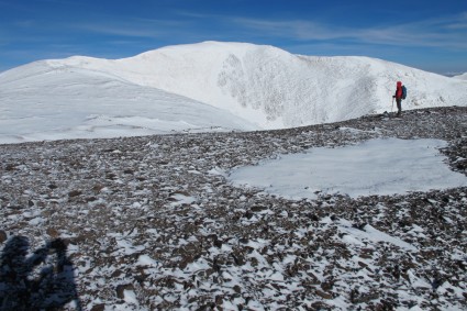Parte superior do Nevado de Cachi, ainda um longo caminho rumo ao cume que aparece ao fundo. Foto de Waldemar Niclevicz