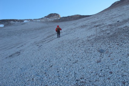 Próximo a cratera do Incahuasi, subida pelo Chile. Foto de Waldemar Niclevicz.