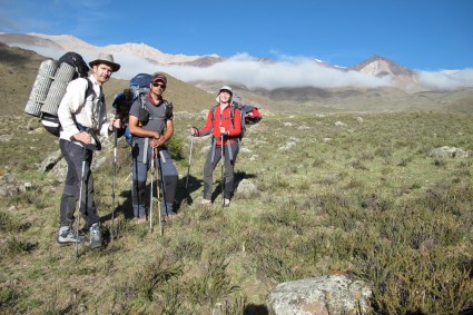 Waldemar Niclevicz, Pedro Hauck e Silvia Bonora a caminho do Nevado de Cachi