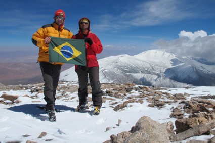Waldemar Niclevicz e Pedro Hauck no cume do Nevado de Cachi. Autorretrato