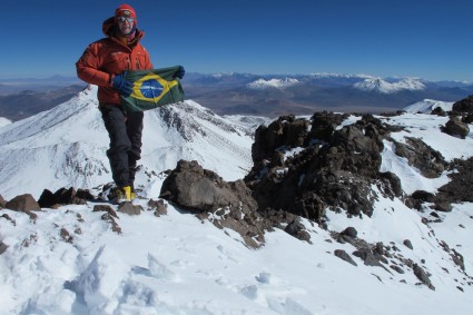 Waldemar Niclevicz no topo do Tres Cruces (6.748m). Foto de Pedro Hauck.